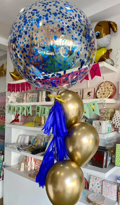 Imagen de Bouquet Azul 1 globo burbuja gigante + 3 globos chrome dorados  + 1 frase pre diseñada