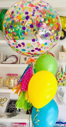 Imagen de Bouquet Congrats Multicolor: 1 burbuja gigante + confeti multi color + 3 látex + doble guirnalda de papel + frase congratulations
