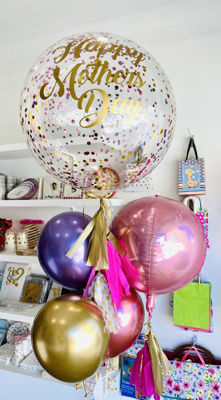 Imagen de Bouquet  Mother's Day Algodón: Burbuja gigante + Confeti Rosa y Dorado + 3 Chrome + 1 Orbz Rosa + Guirnalda de papel + Frase prediseñada